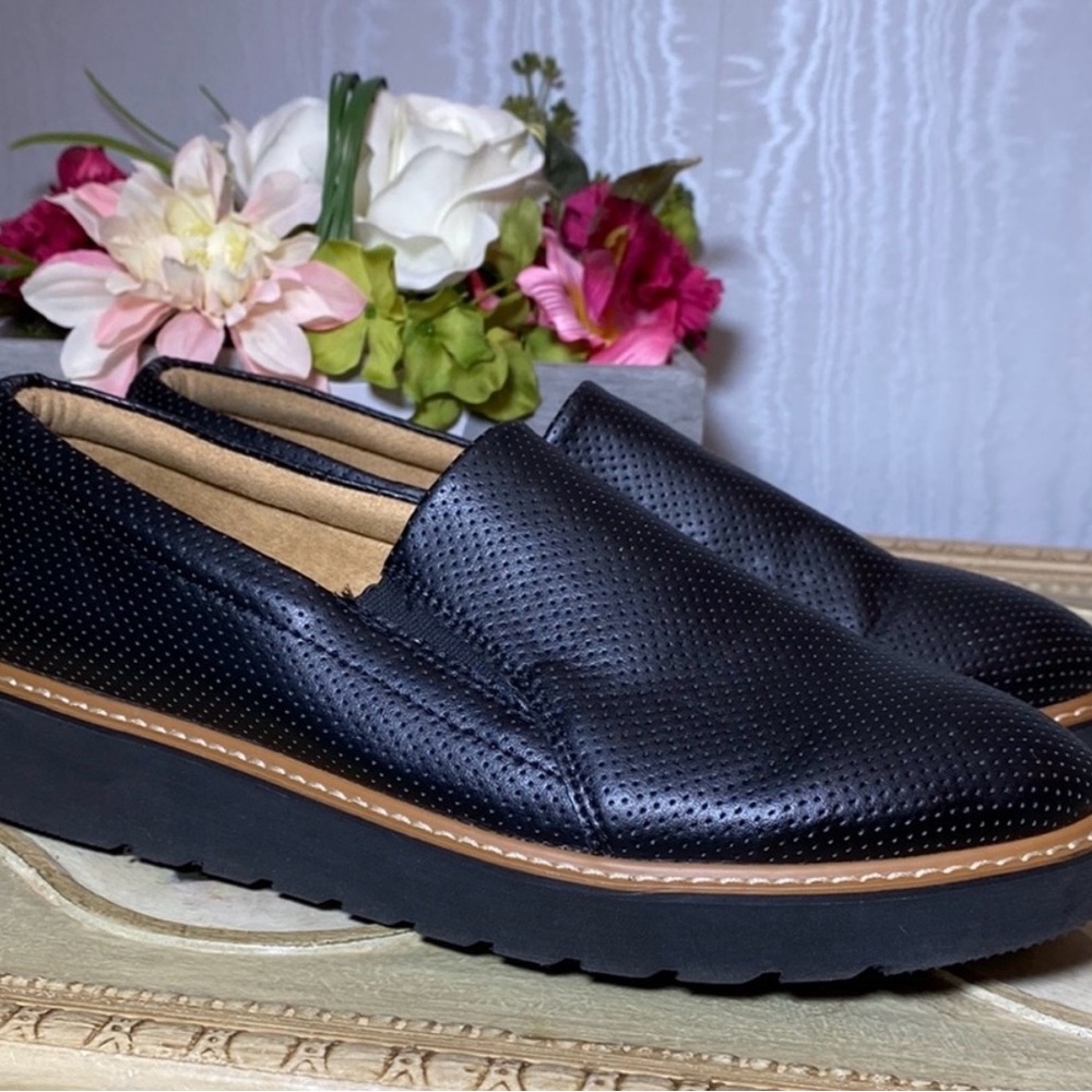 Naturalized loafer women’s size 9.5. Like new!